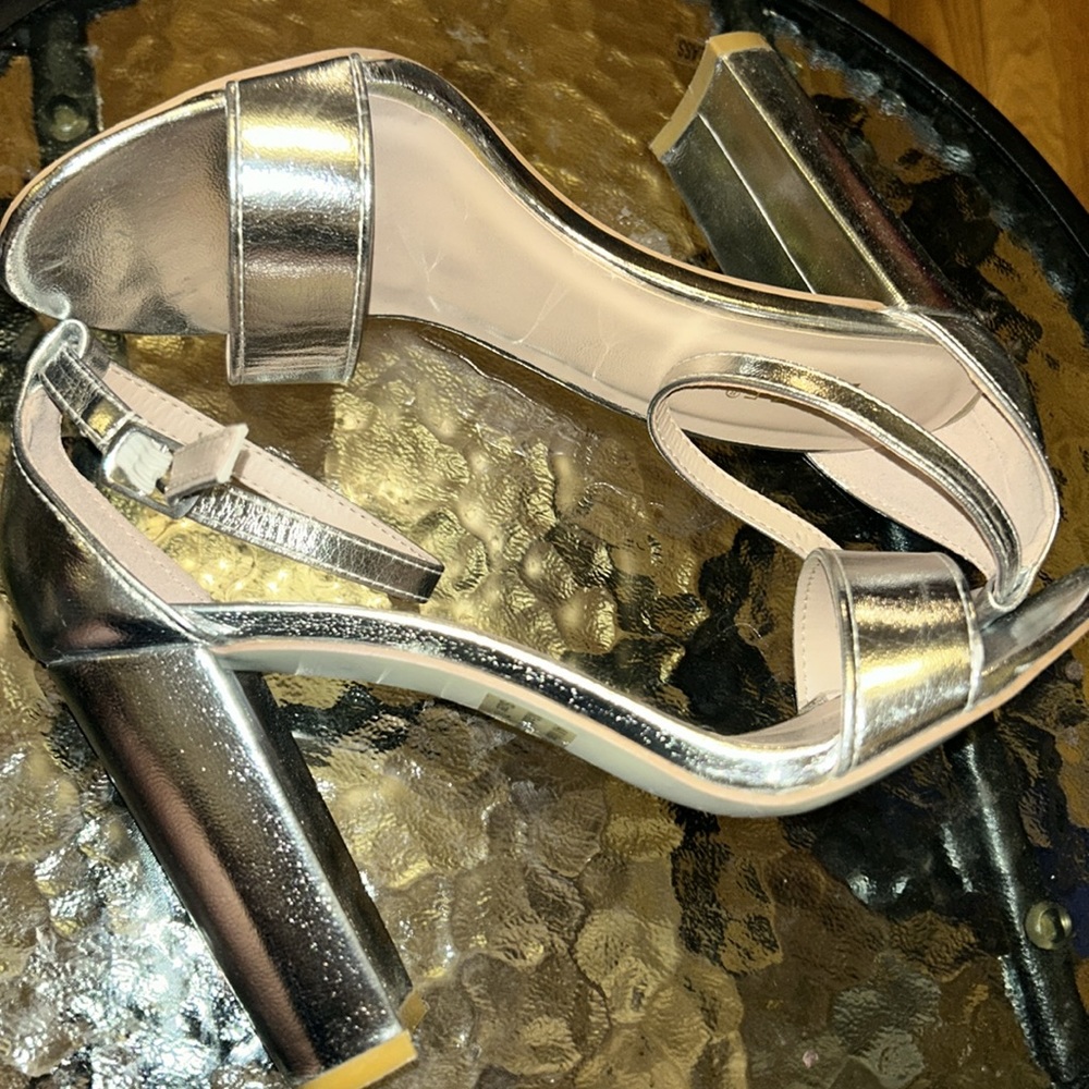 Glaze silver PU leather pumps size 7.5 only $15